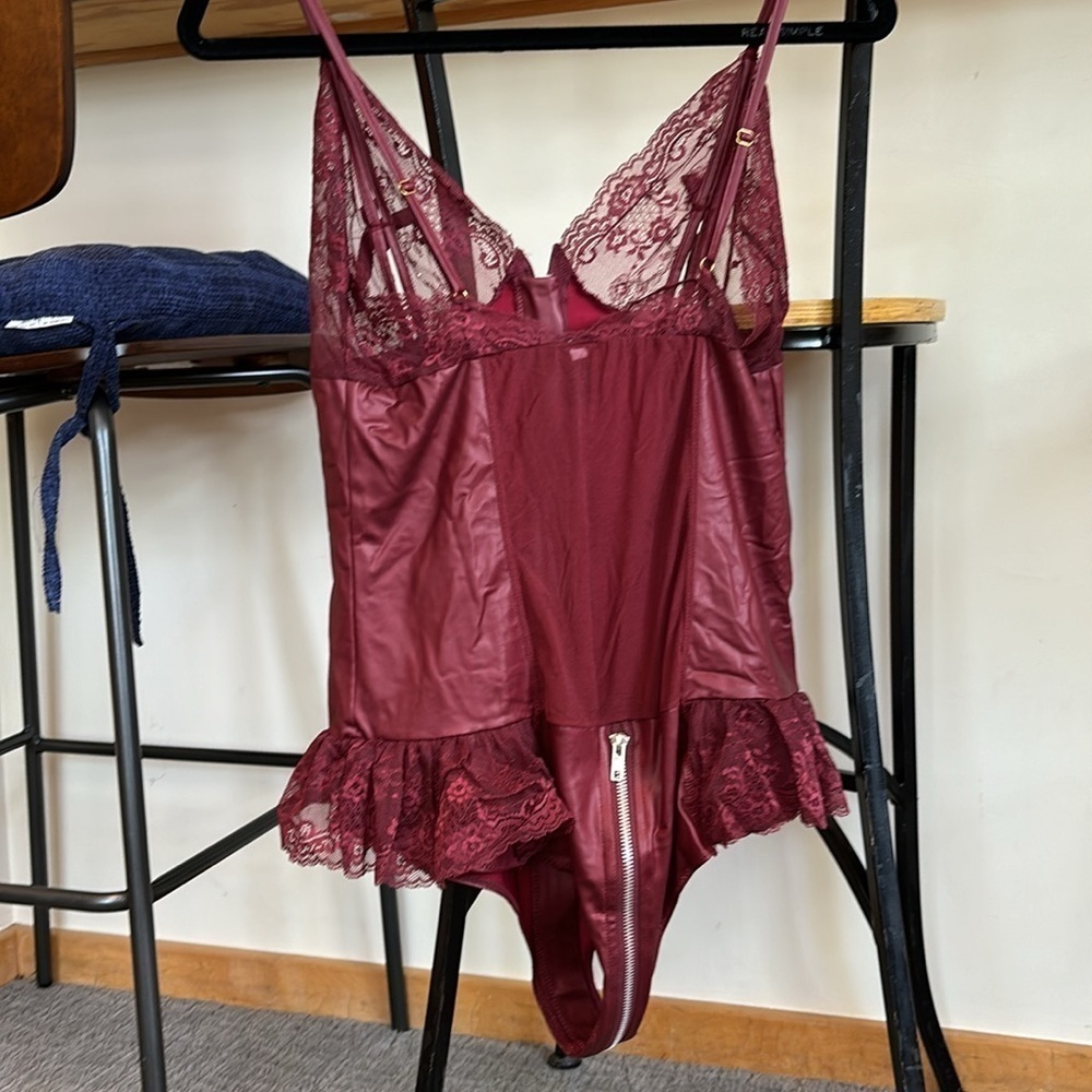 Bewicked Sexy Maroon Teddy - size L - Picture 4 of 7